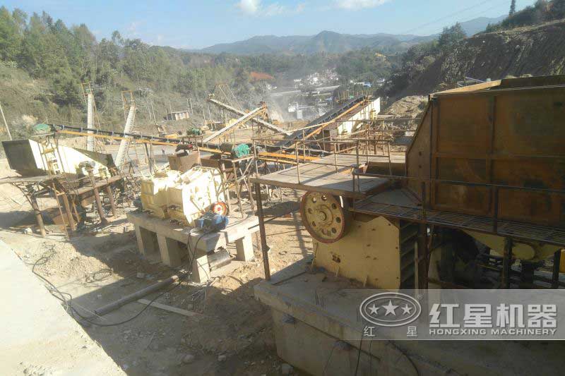 河北邢臺石灰石砂石料生產現場 河北邢臺石灰石砂石料生產現場