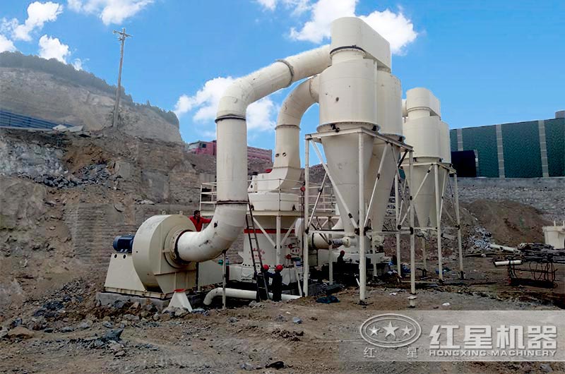 膨潤土雷蒙磨粉機(jī)現(xiàn)場實(shí)拍 膨潤土雷蒙磨粉機(jī)現(xiàn)場實(shí)拍