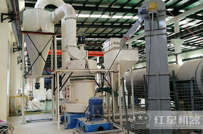 超細(xì)立式磨粉機環(huán)保現(xiàn)場